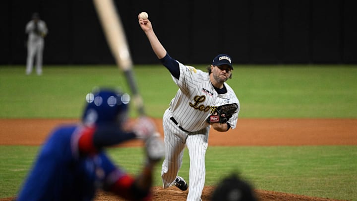 Los Leones del Caracas visitan a las Águilas del Zulia