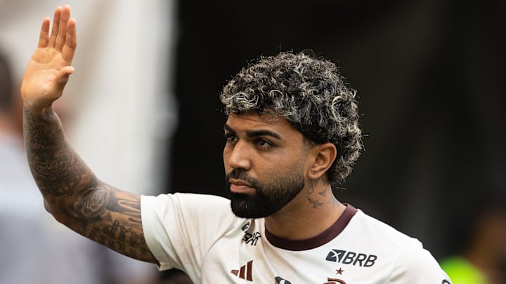 Gabriel Barbosa veste a 99 do Flamengo