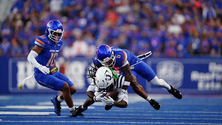 Boise State's Madden Soliai (left) and JeRico Washington Jr. Boise State's Madden Soliai (left) and JeRico Washington Jr.