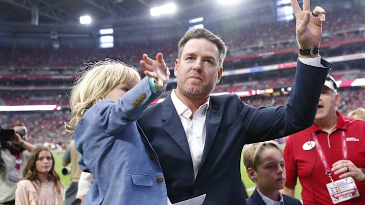 Carson Palmer waves to the crowd after his Arizona Cardinals Ring of Honor induction ceremony in 2019.