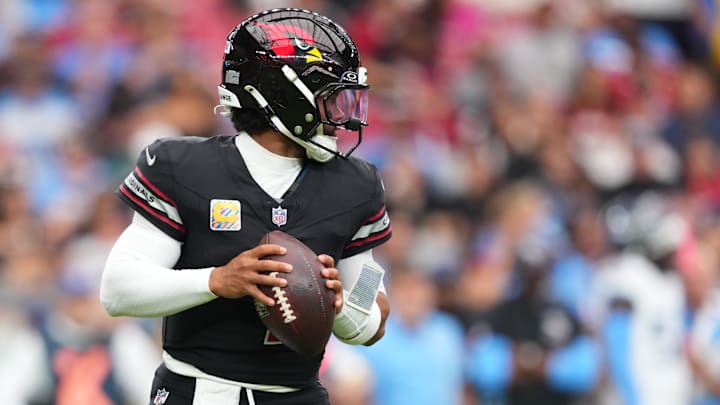 Arizona Cardinals quarterback Kyler Murray (1) looks to throw against the Tennessee Titans during the second quarter at State Farm Stadium. 