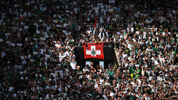 Fans der Borussia aus Gladbach müssen aktuell lange auf eine Dauerkarte warten
