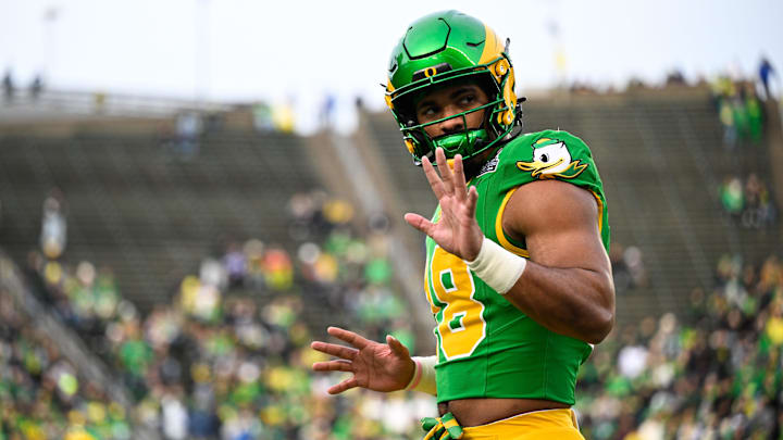 Dec 20, 2025; Eugene, OR, USA; Oregon Ducks tight end Kenyon Sadiq (18) looks on before the game against the James Madison Dukes at Autzen Stadium. Mandatory Credit: Troy Wayrynen-Imagn Images Dec 20, 2025; Eugene, OR, USA; Oregon Ducks tight end Kenyon Sadiq (18) looks on before the game against the James Madison Dukes at Autzen Stadium. Mandatory Credit: Troy Wayrynen-Imagn Images