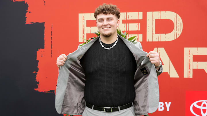 Apr 24, 2025; Green Bay, WI, USA; Michigan Wolverines defensive lineman Mason Graham on the red carpet before the 2025 NFL Draft at Lambeau Field. Mandatory Credit: Kirby Lee-Imagn Images Apr 24, 2025; Green Bay, WI, USA; Michigan Wolverines defensive lineman Mason Graham on the red carpet before the 2025 NFL Draft at Lambeau Field. Mandatory Credit: Kirby Lee-Imagn Images