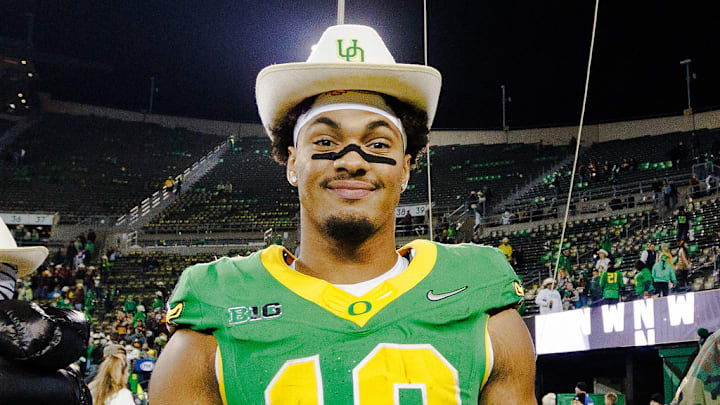 Oregon Ducks coach Dan Lanning provides injury update and importance of Kenyon Sadiq returning to the offense vs. Minnesota