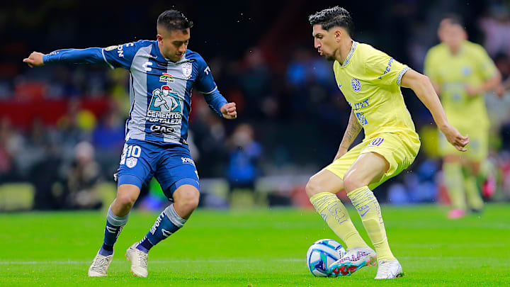 Erick Sánchez (left) will now be playing alongside Diego Valdés (right) in the América midfield after Pachuca agreed to sell the home-grown midfielder to the defending Liga MX champions.