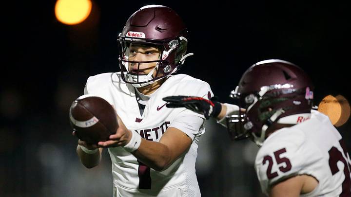 Willamette quarterback Zeke Thomas. Willamette quarterback Zeke Thomas.