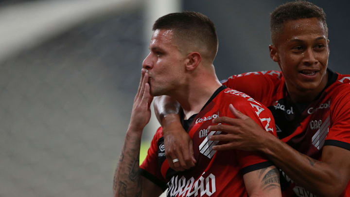 Atacante Renato Kayzer, do Athletico-PR, é cotado no Fortaleza. Atacante Renato Kayzer, do Athletico-PR, é cotado no Fortaleza.