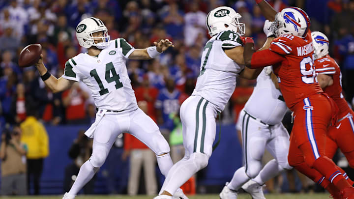 Sep 15, 2016; Orchard Park, NY, USA; New York Jets quarterback Ryan Fitzpatrick (14) throws a pass 