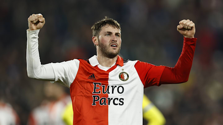 Santiago Giménez celebra un nuevo gol con el Feyenoord.