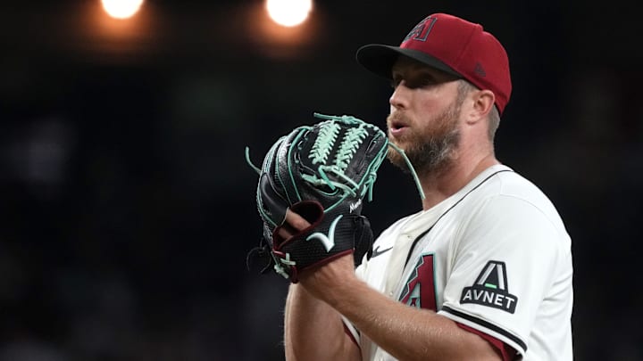 Arizona Diamondbacks right-hander Merrill Kelly (29) pitches against the San Diego Padres at Chase Field. Arizona Diamondbacks right-hander Merrill Kelly (29) pitches against the San Diego Padres at Chase Field.