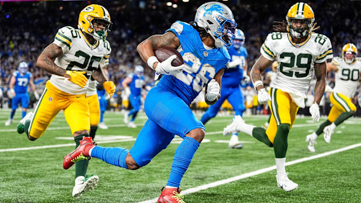 Detroit Lions running back Jahmyr Gibbs runs for a first down against the Green Bay Packers. Who's a Bears fan to pull for on Thursday?