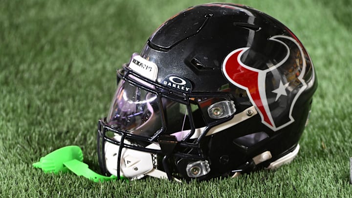 Aug 9, 2024; Pittsburgh, Pennsylvania, USA; A Houston Texans helmet sits on the sidelines during the 4th quarter against the Pittsburgh Steelers at Acrisure Stadium. Mandatory Credit: Barry Reeger-Imagn Images Aug 9, 2024; Pittsburgh, Pennsylvania, USA; A Houston Texans helmet sits on the sidelines during the 4th quarter against the Pittsburgh Steelers at Acrisure Stadium. Mandatory Credit: Barry Reeger-Imagn Images
