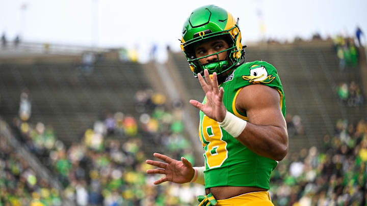 Oregon Ducks tight end Kenyon Sadiq (18) looks on before the game against the James Madison Dukes at Autzen Stadium. Mandatory Credit: Troy Wayrynen-Imagn Images