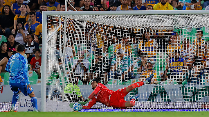 Santos Laguna v Tigres UANL - Torneo Apertura 2025 Liga MX