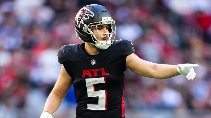 Atlanta Falcons wide receiver Drake London (5) against the Arizona Cardinals at State Farm Stadium. Atlanta Falcons wide receiver Drake London (5) against the Arizona Cardinals at State Farm Stadium.