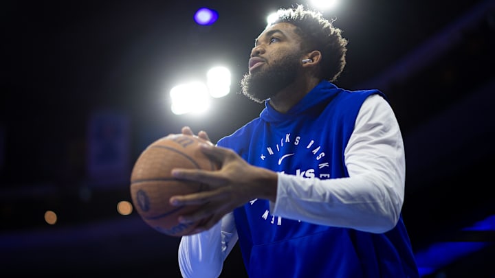 Nov 12, 2024; Philadelphia, Pennsylvania, USA; New York Knicks center Karl-Anthony Towns warms up before action against the Philadelphia 76ers at Wells Fargo Center. Mandatory Credit: Bill Streicher-Imagn Images Nov 12, 2024; Philadelphia, Pennsylvania, USA; New York Knicks center Karl-Anthony Towns warms up before action against the Philadelphia 76ers at Wells Fargo Center. Mandatory Credit: Bill Streicher-Imagn Images