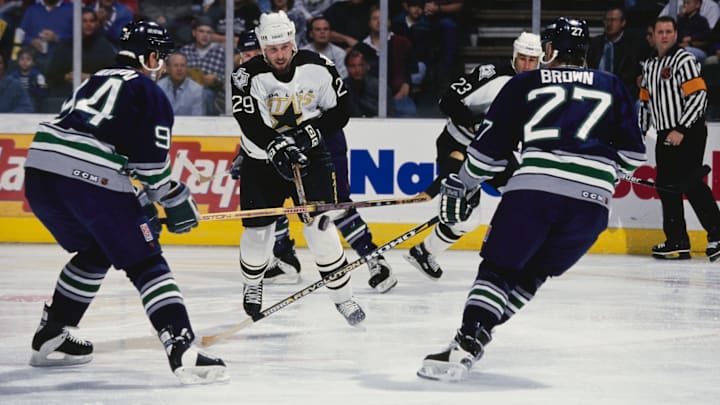 Hartford Whalers vs Dallas Stars