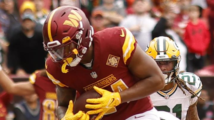 Washington Commanders running back Antonio Gibson (24) catches a touchdown pass against the Packers in 2022.