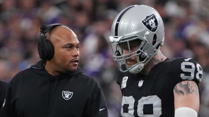 Dec 10, 2023; Paradise, Nevada, USA; Las Vegas Raiders coach Antionio Pierce (left) talks with defensive end Maxx Crosby (98) n the first half against the Minnesota Vikings at Allegiant Stadium. Mandatory Credit: Kirby Lee-Imagn Images