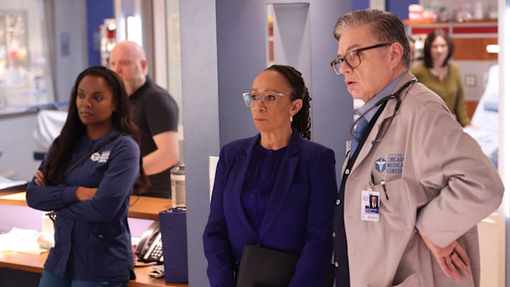 CHICAGO MED -- "The Invisible Hand" Episode 1020 -- Pictured: (l-r) Marlyne Barrett as Maggie Lockwood, S. Epatha Merkerson as Sharon Goodwin, Oliver Platt as Dr. Daniel Charles 