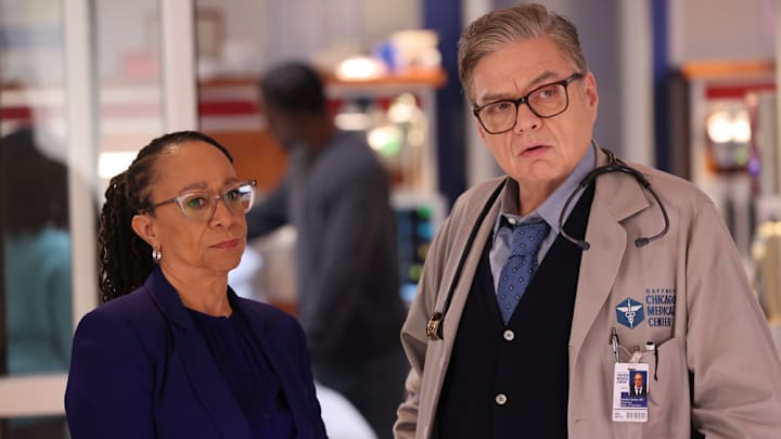CHICAGO MED -- "The Invisible Hand" Episode 1020 -- Pictured: (l-r) S. Epatha Merkerson as Sharon Goodwin, Oliver Platt as Dr. Daniel Charles -- (Photo by: George Burns Jr/NBC)
