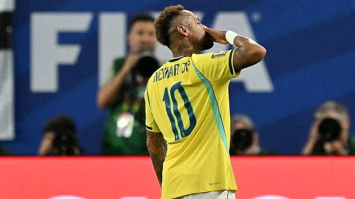 เนย์มาร์คืนฟอร์มสู่ทีมชาติบราซิลอย่างยิ่งใหญ่ สร้างประวัติศาสตร์บนเวทีฟุตบอลโลกครั้งที่สี่