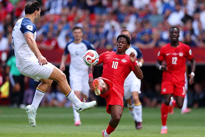 Jonathan David lunges for a kick