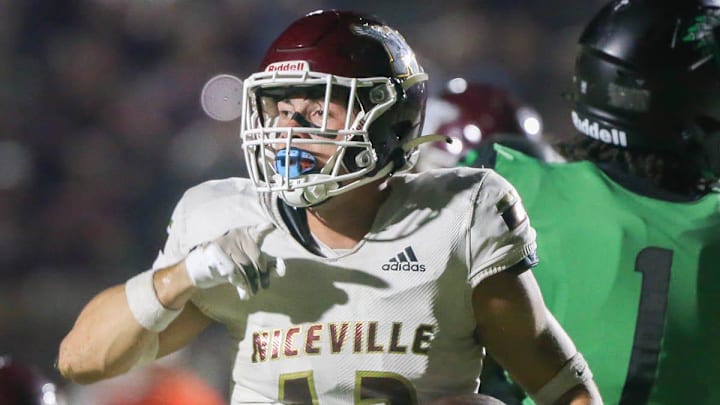 Niceville WR Jon Bocchino celebrates a catch for a first down during the Choctaw Niceville football game at Choctaw.