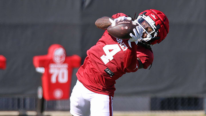 Oklahoma wide receiver Deion Burks