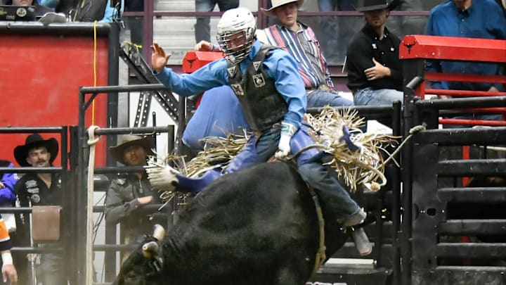 Mason Moody captured a second-straight Badlands Circuit Finals championship over the weekend, finishing as the only bull rider to cover all three animals he faced.