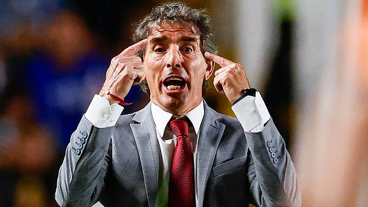 Pese a la falta de refuerzos, Guillermo Almada tiene en la cima a las Águilas del América Pese a la falta de refuerzos, Guillermo Almada tiene en la cima a las Águilas del América