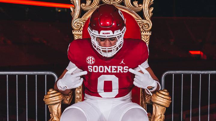 Oklahoma prospect Uhila Wolfgramm poses for a photo at his official visit.