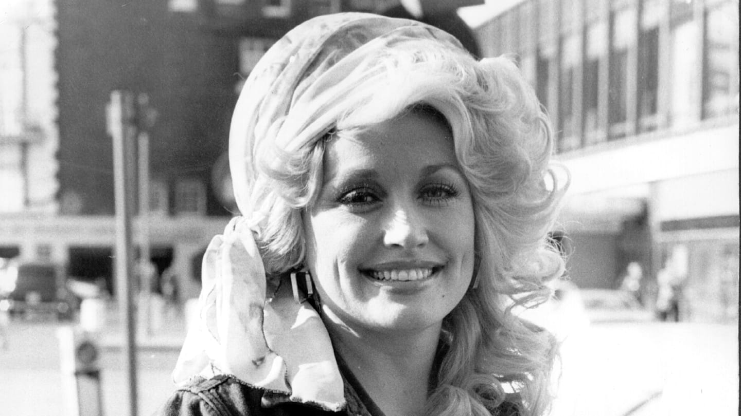 The Romantic Rivalry Behind Dolly Parton's 'Jolene'