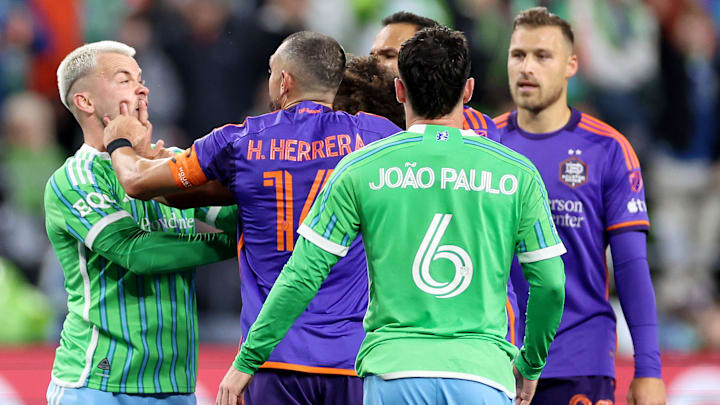 Los ánimos se calentaron en el Juego 1 del Dynamo y Seattle Los ánimos se calentaron en el Juego 1 del Dynamo y Seattle