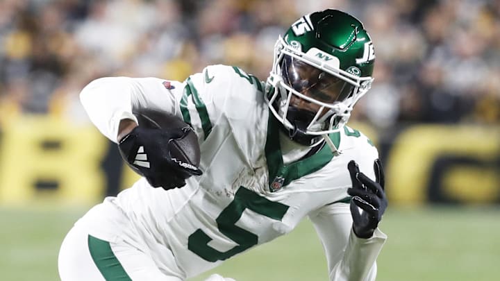 Oct 20, 2024; Pittsburgh, Pennsylvania, USA;  New York Jets wide receiver Garrett Wilson (5) runs after a catch against the Pittsburgh Steelers during the first quarter at Acrisure Stadium. Mandatory Credit: Charles LeClaire-Imagn Images