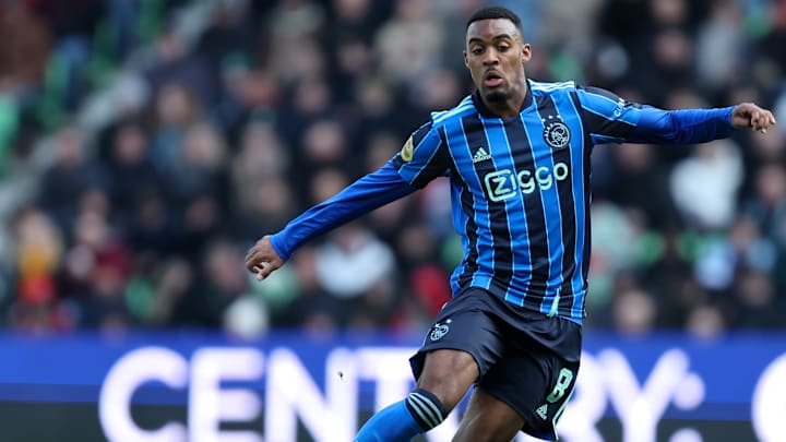 Ajax Amsterdam möchte Gravenberch weiterhin von einem Verbleib überzeugen