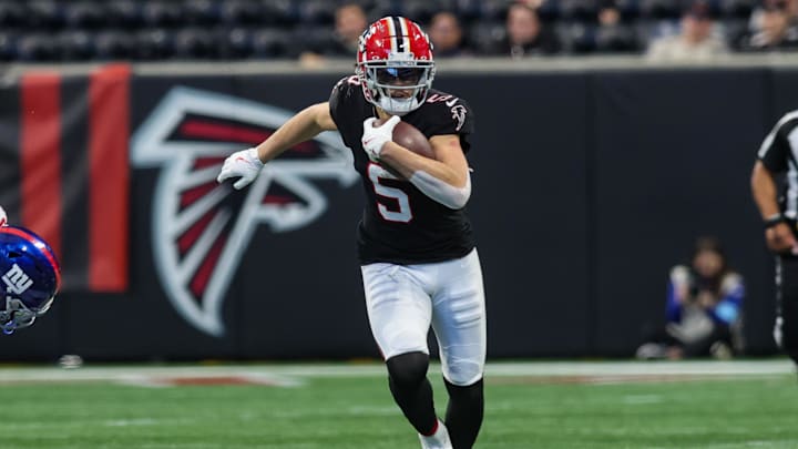 Dec 22, 2024; Atlanta, Georgia, USA; Atlanta Falcons wide receiver Drake London (5) runs after a catch against the New York Giants in the third quarter at Mercedes-Benz Stadium. Mandatory Credit: Brett Davis-Imagn Images
