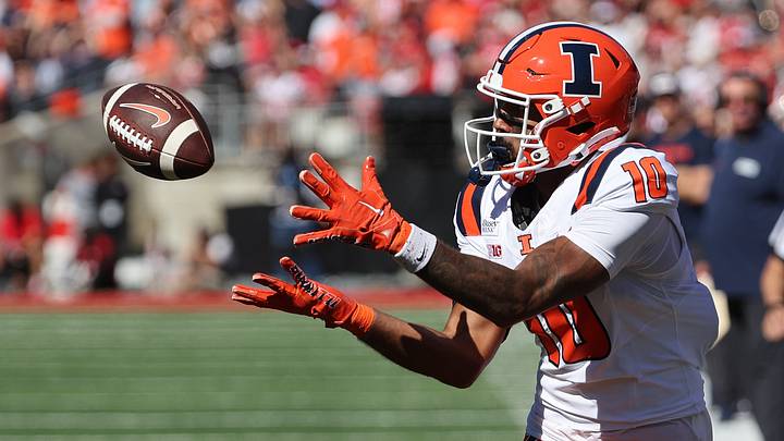 Sep 26, 2026; Columbus, Ohio, USA; Illinois Fighting Illini wide receiver Ty Robinson (10) makes a catch during the second half against the Ohio State Buckeyes at Ohio Stadium. Mandatory Credit: Joseph Maiorana-Imagn Images Sep 26, 2026; Columbus, Ohio, USA; Illinois Fighting Illini wide receiver Ty Robinson (10) makes a catch during the second half against the Ohio State Buckeyes at Ohio Stadium. Mandatory Credit: Joseph Maiorana-Imagn Images