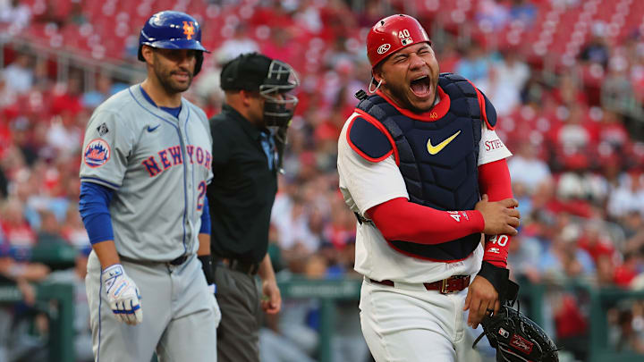 Willson Contreras se fracturó el antebrazo tras un batazo 