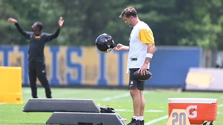 Jun 10, 2025; Pittsburgh, PA, USA; Pittsburgh Steelers quarterback Aaron Rodgers (8) looks over his helmet during minicamp at their South Side facility. Mandatory Credit: Philip G. Pavely-Imagn Images Jun 10, 2025; Pittsburgh, PA, USA; Pittsburgh Steelers quarterback Aaron Rodgers (8) looks over his helmet during minicamp at their South Side facility. Mandatory Credit: Philip G. Pavely-Imagn Images