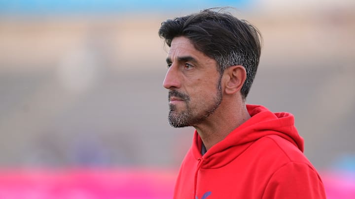 Veljko Paunovic tiene dudas en la delantera de Chivas