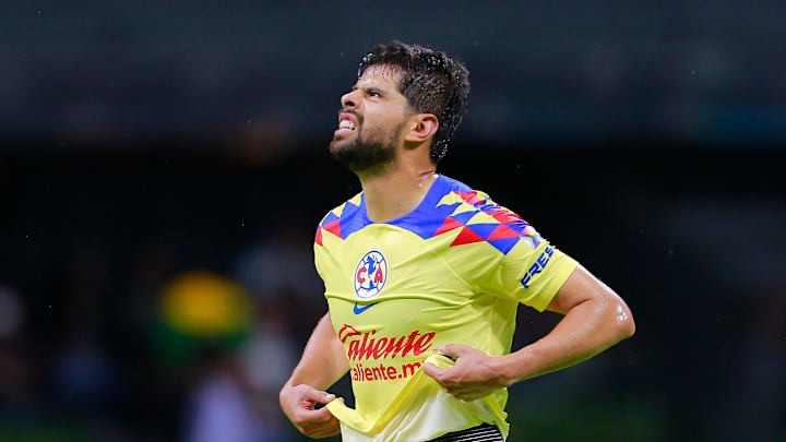 Néstor Araujo se lesionó la rodilla y estará fuera varios meses Néstor Araujo se lesionó la rodilla y estará fuera varios meses