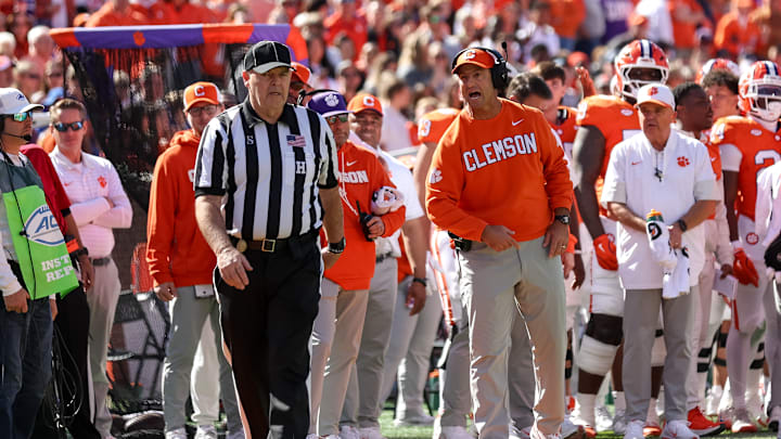 Dabo Swinney lets his frustration out on official in Duke v Clemson game Dabo Swinney lets his frustration out on official in Duke v Clemson game