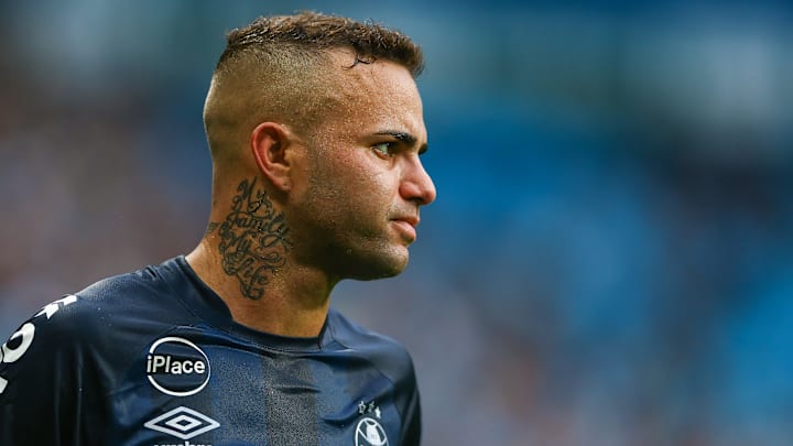 Afastado, Luan tem contrato com o Corinthians até o final do ano; meia tentou voltar ao Grêmio.