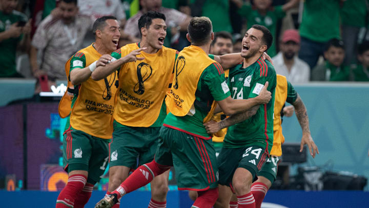 El jugador Luis Chávez celebra un gol con la selección mexicana. El jugador Luis Chávez celebra un gol con la selección mexicana.