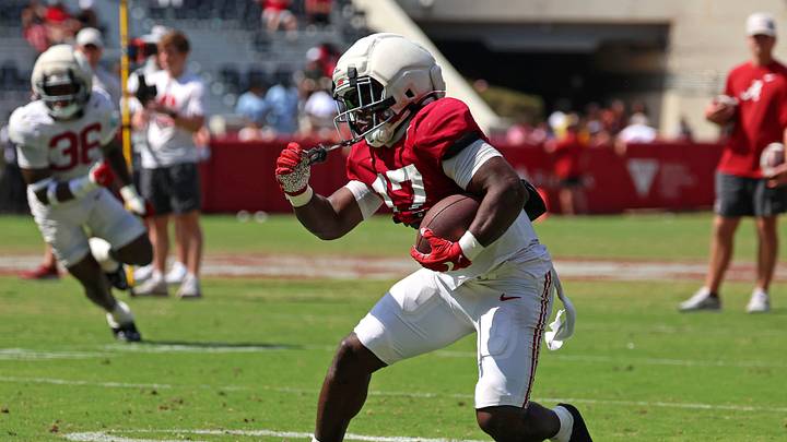 Apr 11, 2026; Tuscaloosa, AL, USA; Alabama Crimson Tide running back Trae’shawn Brown (17) carries the ball during the Alabama A-Day spring football scrimmage game at Saban Field at Bryant-Denny Stadium. Mandatory Credit: David Leong-Imagn Images Apr 11, 2026; Tuscaloosa, AL, USA; Alabama Crimson Tide running back Trae’shawn Brown (17) carries the ball during the Alabama A-Day spring football scrimmage game at Saban Field at Bryant-Denny Stadium. Mandatory Credit: David Leong-Imagn Images