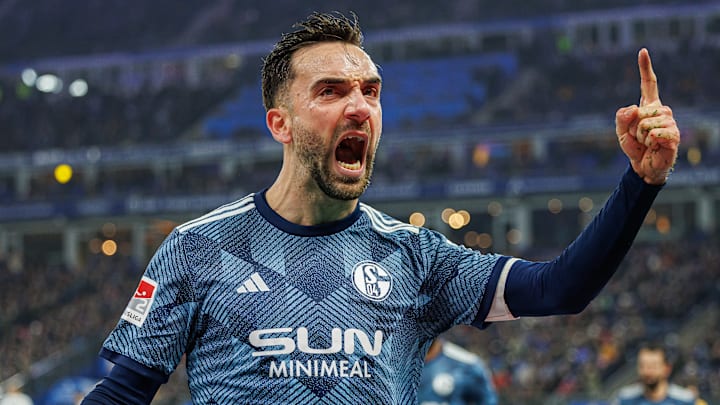 Bleibt Schalke-Kapitän: Kenan Karaman Bleibt Schalke-Kapitän: Kenan Karaman