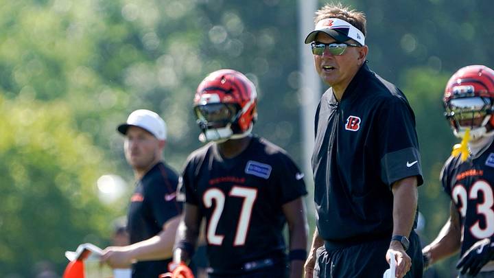 Cincinnati Bengals defensive coordinator Al Golden coaches players during training camp, Wednesday, July 23, 2025, at the Kettering Health Bengals Practice Fields in Downtown Cincinnati.