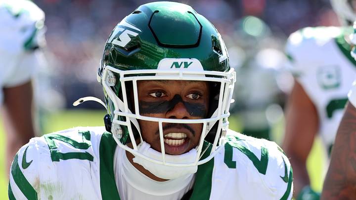 New York Jets cornerback Brandon Stephens (21) reacts after a play against the Chicago Bears during the third quarter at Soldier Field. Mandatory Credit: Mike Dinovo-Imagn Images New York Jets cornerback Brandon Stephens (21) reacts after a play against the Chicago Bears during the third quarter at Soldier Field. Mandatory Credit: Mike Dinovo-Imagn Images